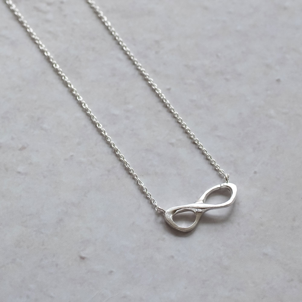 Infinity Necklace Silver