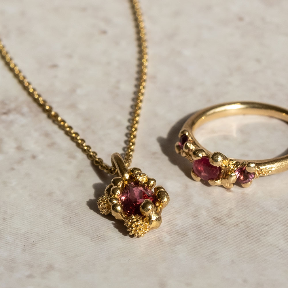 Twinkle Drop Ruby Necklace 18kt gold
